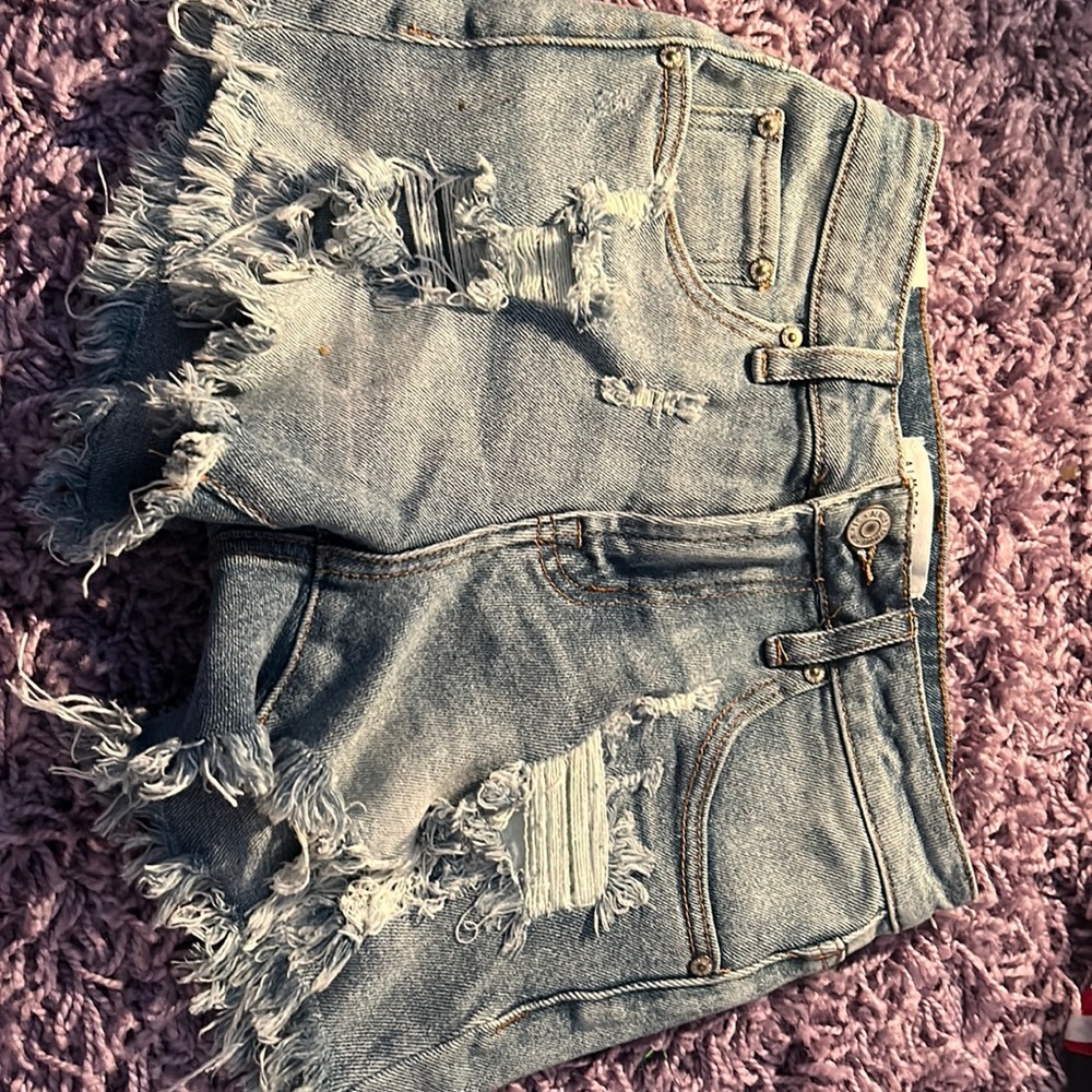 I’m selling shorts they look a little bit bigger than they fit